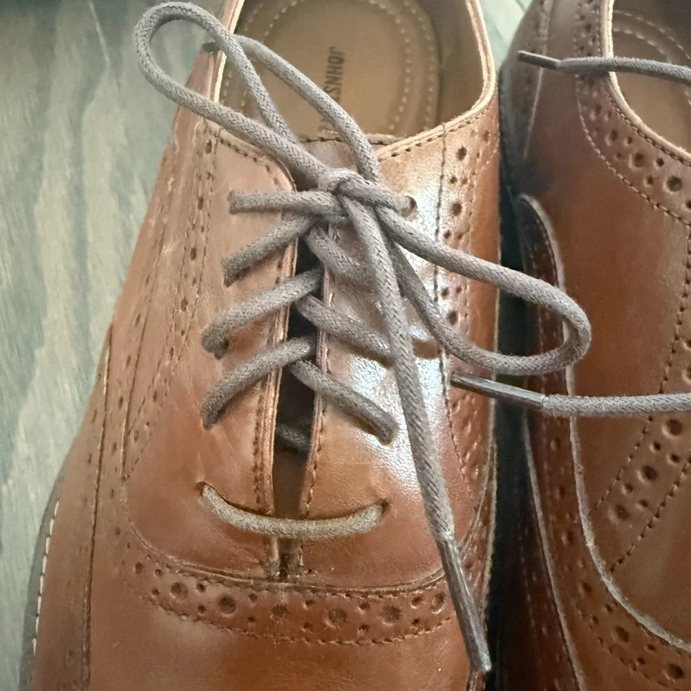 Johnston & Murphy SUTTON WINGTIP  OXFORD Size 9